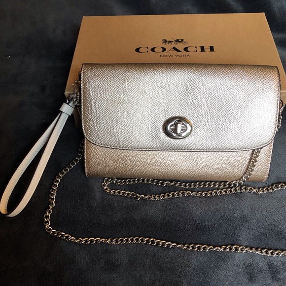 🍃🌸 Coach Metallic Leather Wristlet Purse 🌸🍃